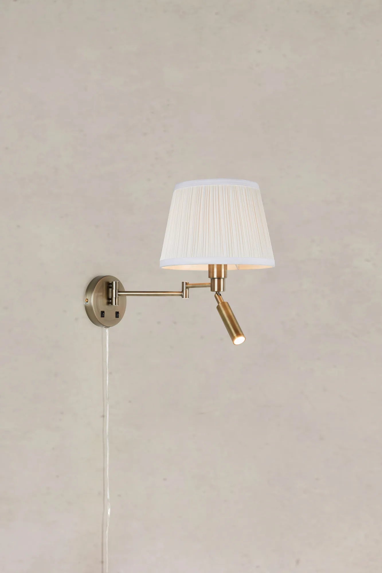 Markslöjd Wandleuchte – Ø 25 × 32 cm, 170 lm, 60 W, 3000 K, weiss/ messing, Ein/Aus-Schalter