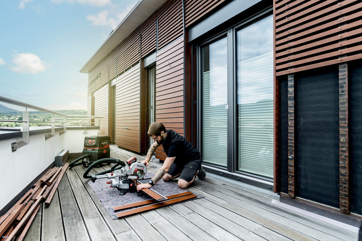 Metabo Kapp- und Gehrungssäge KGS 18 LTX BL 216 – 18 V (CAS) – Ø 216 mm – Solo – Brushless