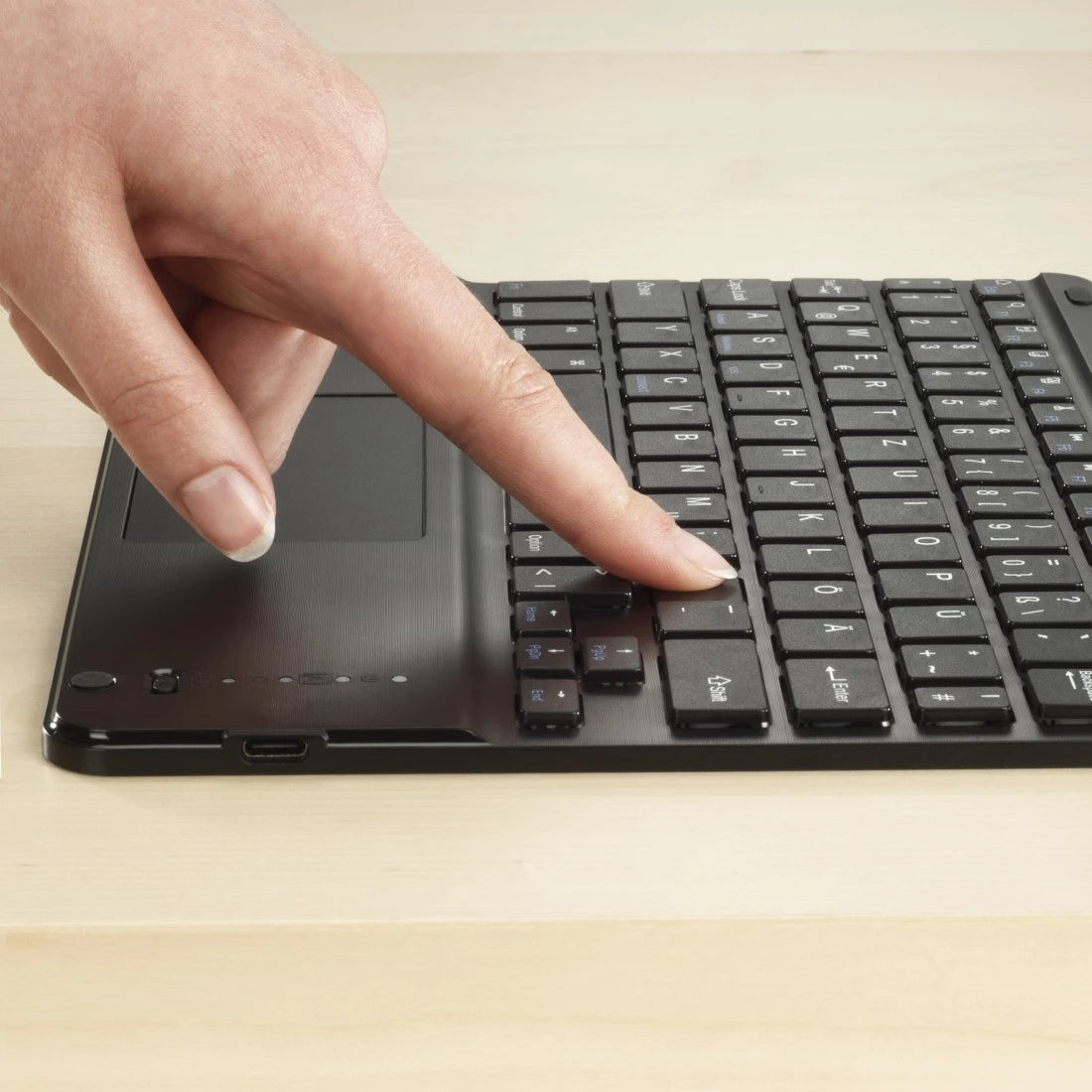 Hama Tablet-Hülle Premium – Spezialzubehör – mit Tastatur – für Galaxy Tab A11+/A9+ – Schwarz