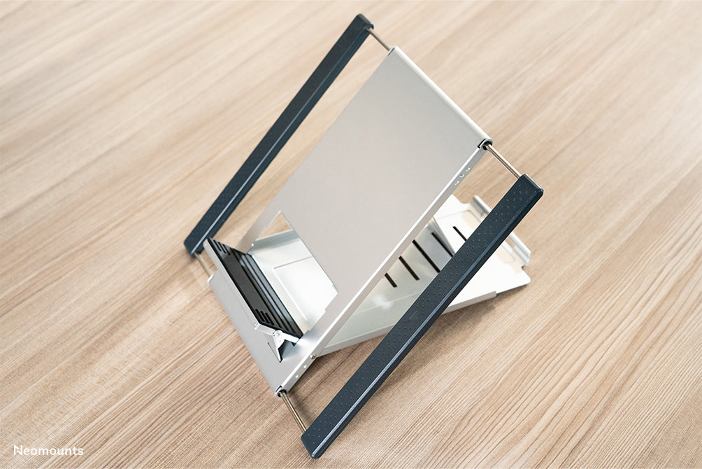 Neomounts Laptop-Ständer – bis 22"/5 kg, höhenverstellbar, neigbar – Silber