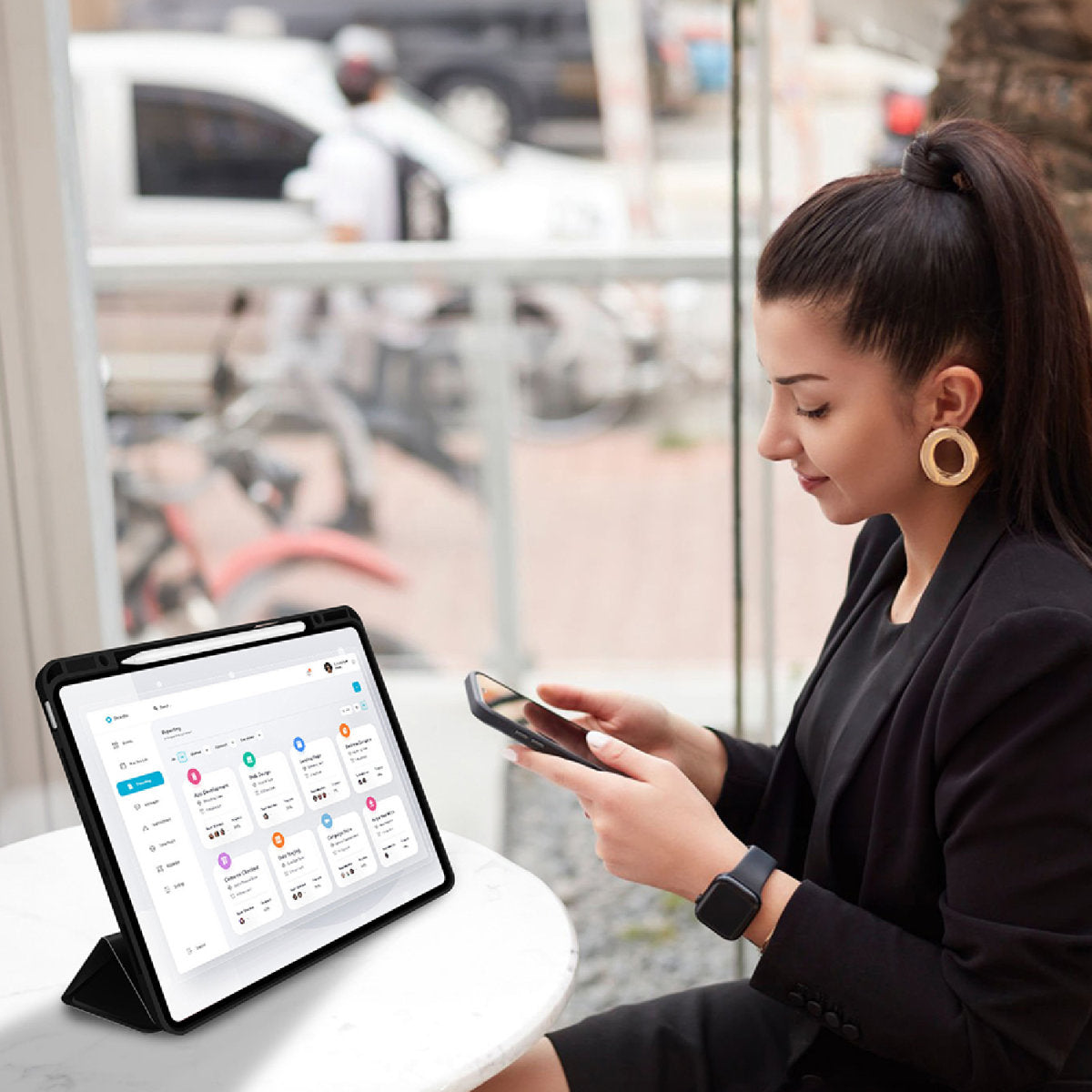 4SMARTS Folio Case Basic Tablet-Hülle für iPad Pro 13" (M4, 2024 / M5, 2025) – Schwarz