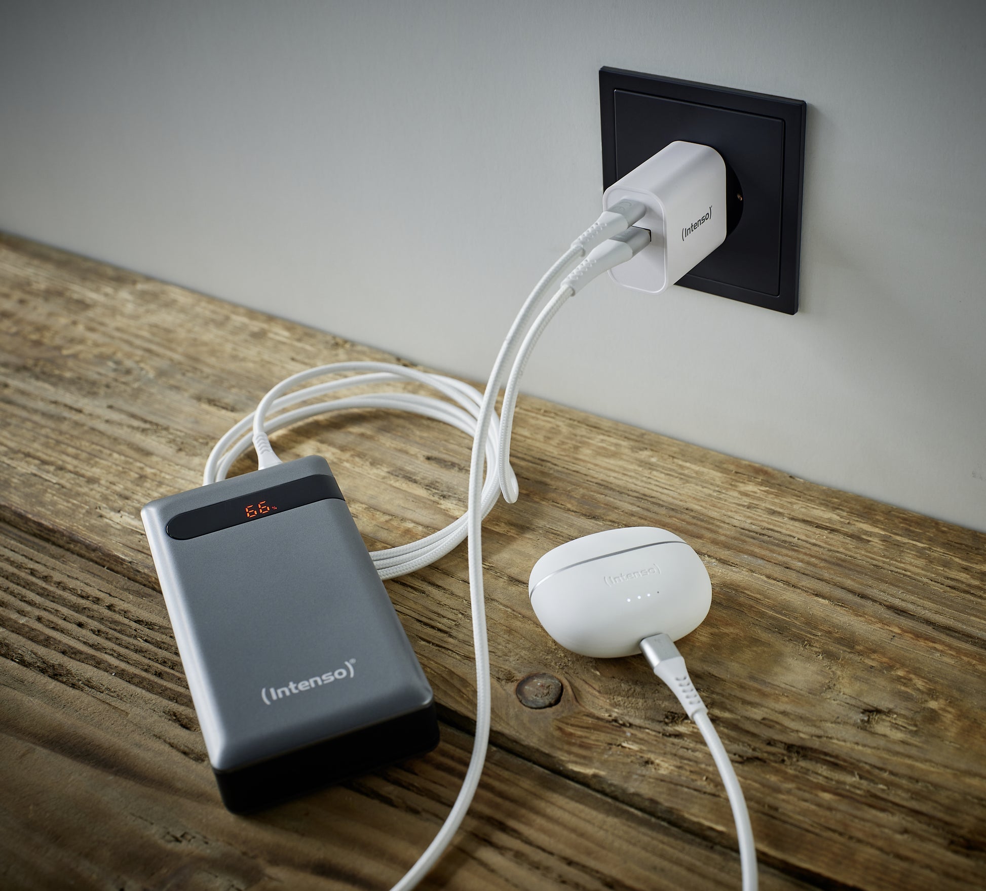 Intenso W30AC USB-Wandladegerät 30 W – USB-C×1, USB-A×1 – PD – EU-Stecker (Typ C) – Weiss