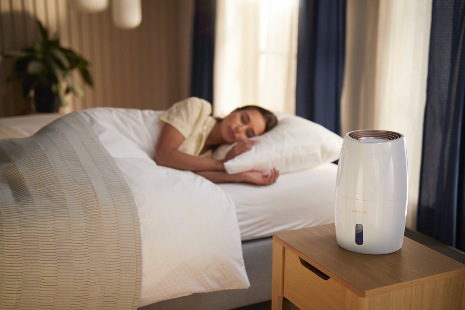 Philips Luftbefeuchter HU2716/10 – Verdunster, 200 ml/h, 2 l Tank, bis 32 m², Hygrostat