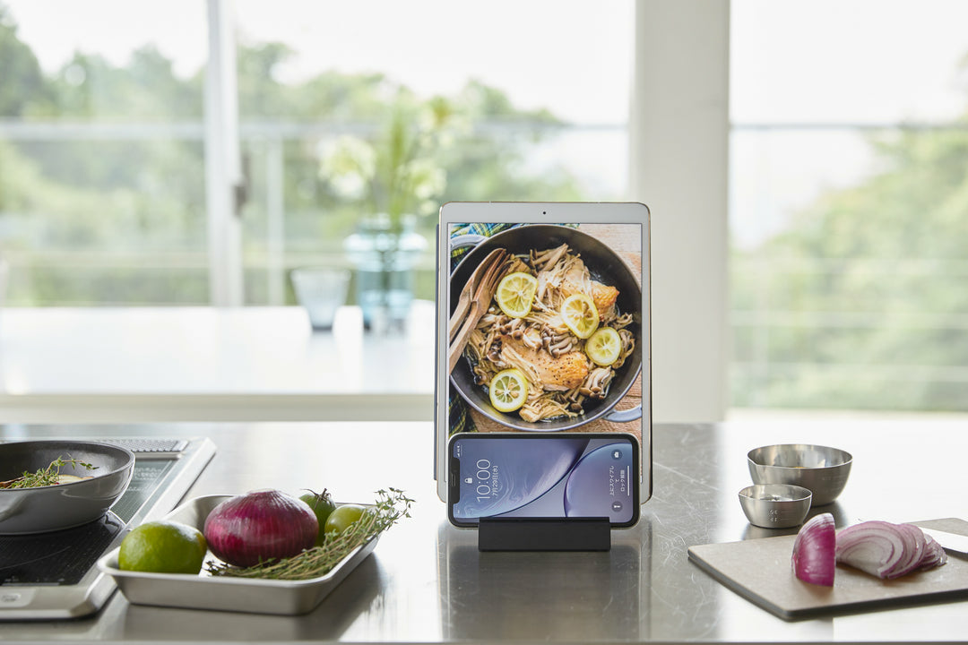 Yamazaki Tablet-Tischhalterung – für Tablets bis 14" – Schwarz