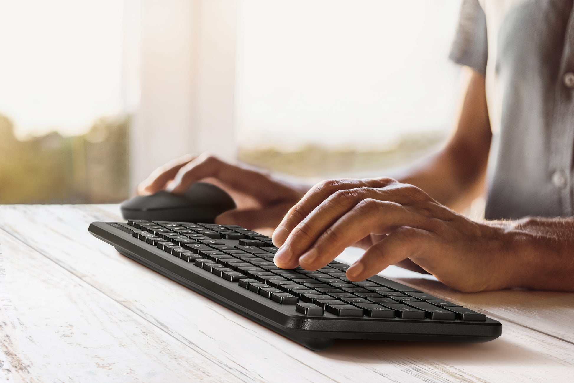 ASUS CW100 – Tastatur- und Maus-Set – 2,4 GHz USB-A (Empfänger) – Schwarz