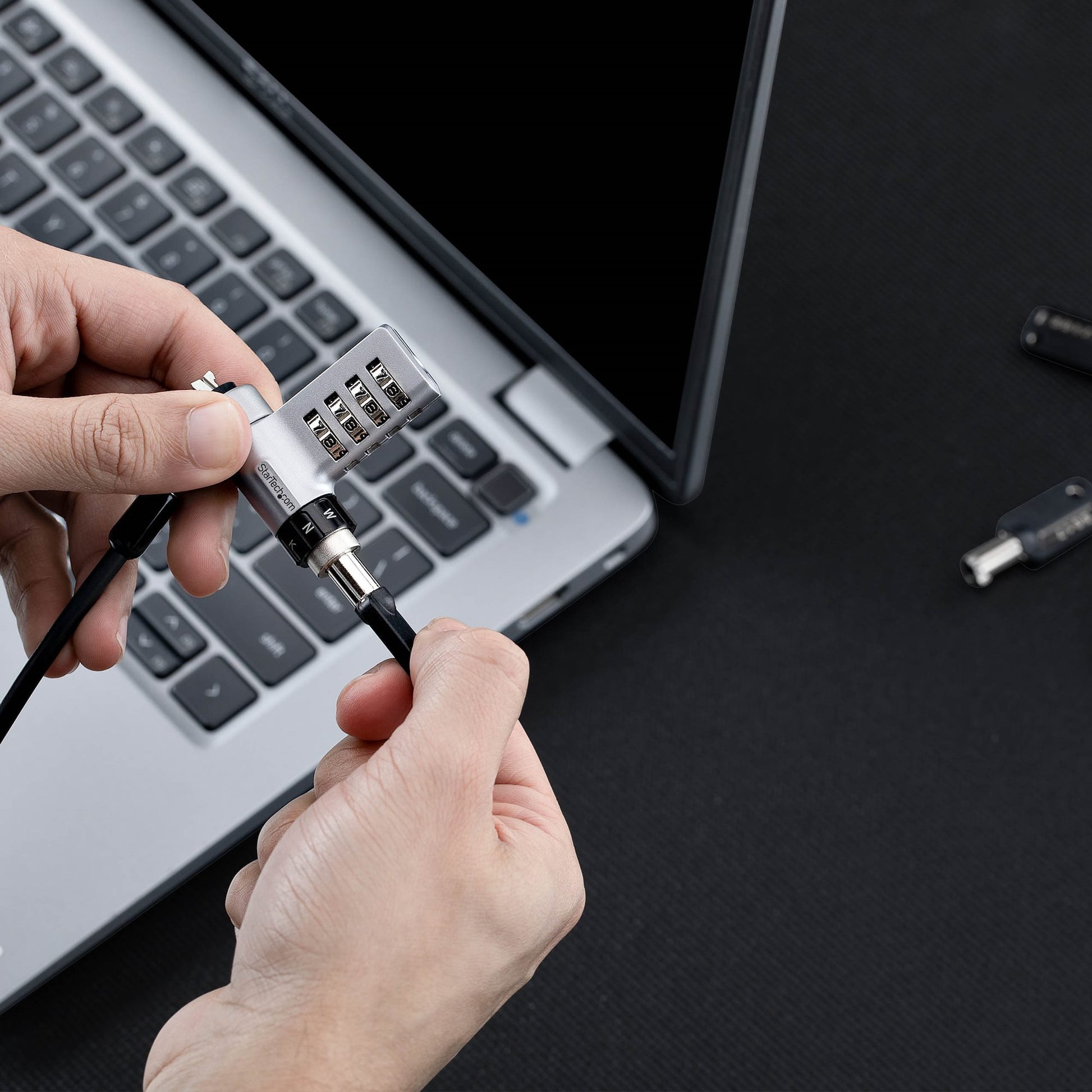 StarTech.com 10er-Pack 3-in-1 Kabelschloss für Laptops, 2 m – Schwarz/Silber