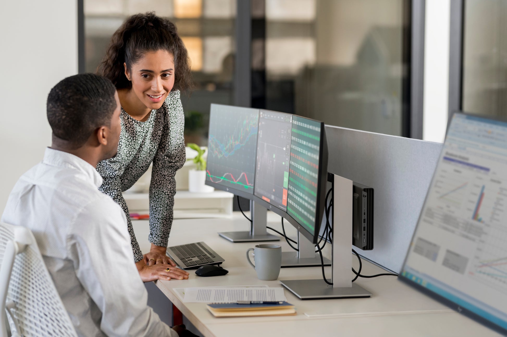 HP E24 G4 – Monitor, 23,8" 1920 × 1080 (Full HD), IPS, 60 Hz, 250 cd/m², VESA 100 × 100, Schwarz