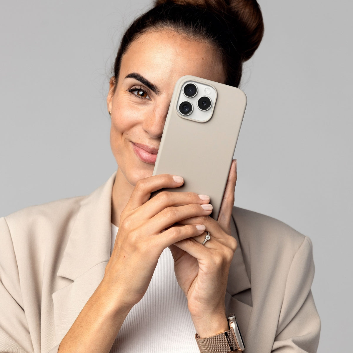 Vonmählen Backcover – für Apple iPhone 16 Pro – beige – Silikon – MagSafe-kompatibel, stossfest