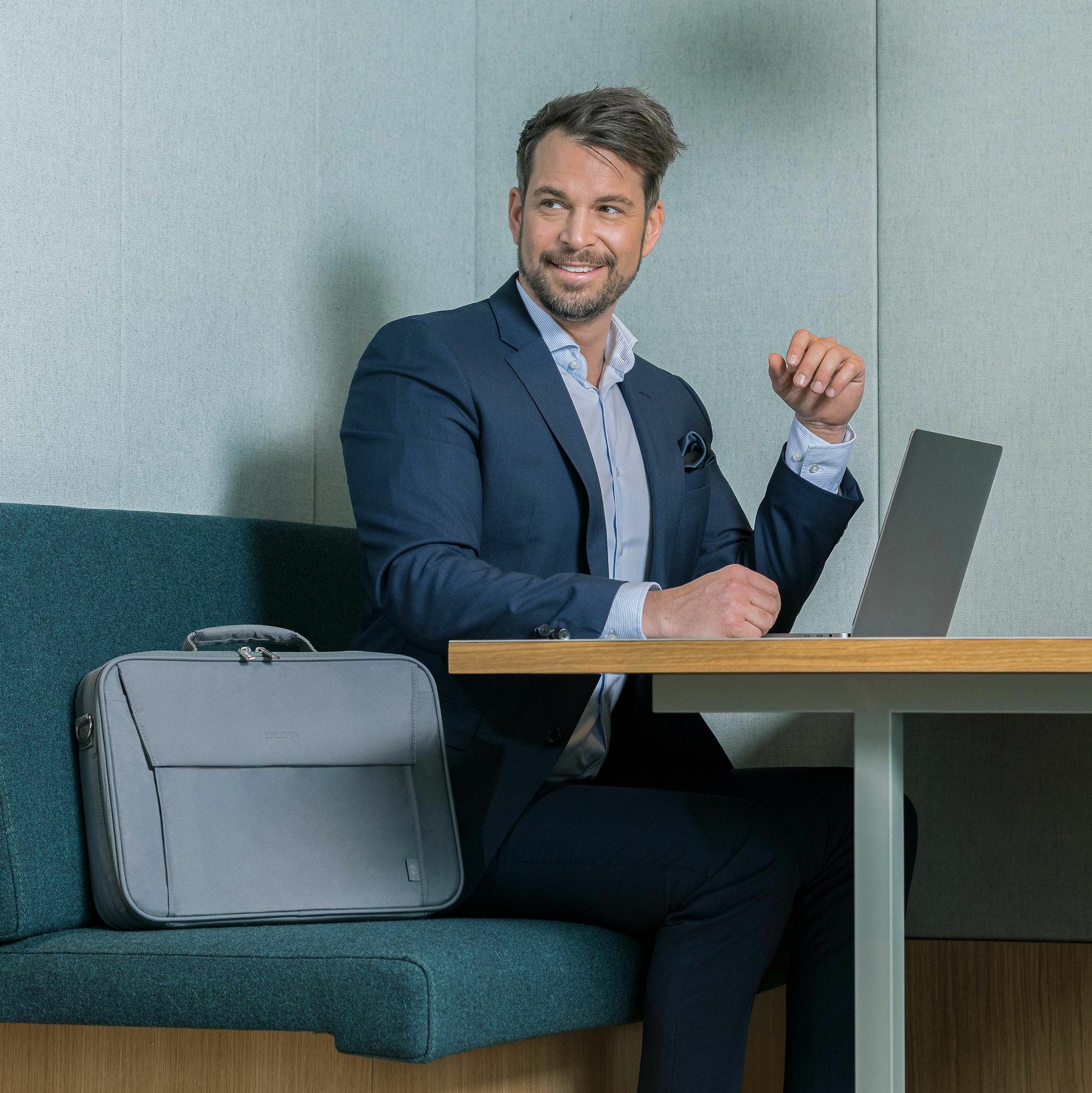 DICOTA Notebook-Tasche bis 17,3" – mit Fronttasche, Tragegriff – Grau