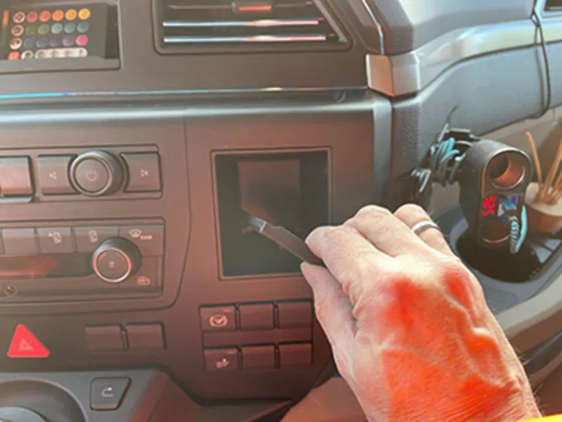 Brodit 213577 – Auto-Halterung – für MAN TG-Serie (2020-2024) – Schwarz
