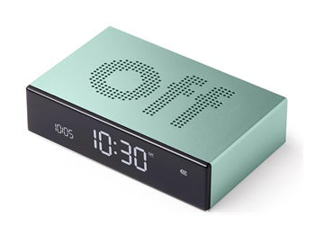 LEXON Wecker Flip Premium – digital, grün, Aluminium, USB