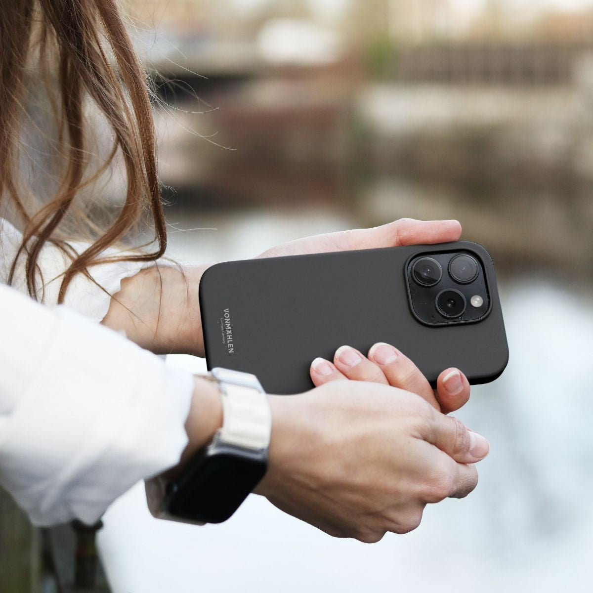 Vonmählen Backcover – für Apple iPhone 15 Pro Max, MagSafe, Silikon, Schwarz