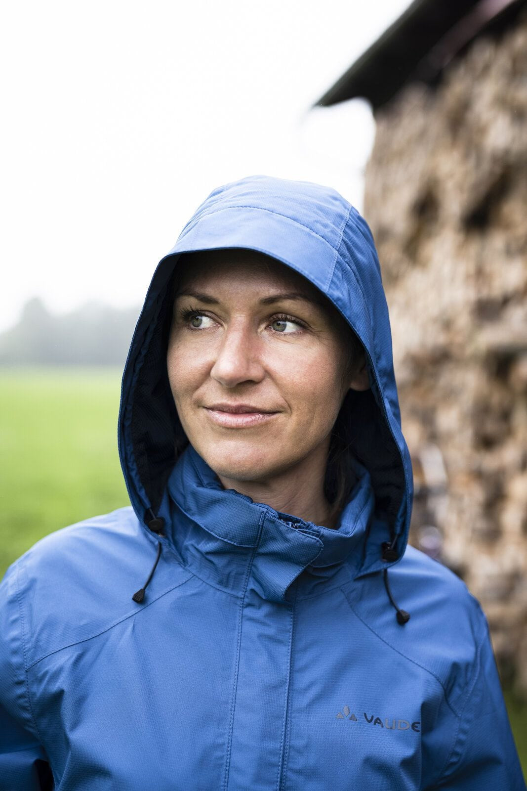 VAUDE Regenjacke Escape Bike Light – Grösse 38 – Hellgrün, Polyester, Wasserdicht, mit Kapuze