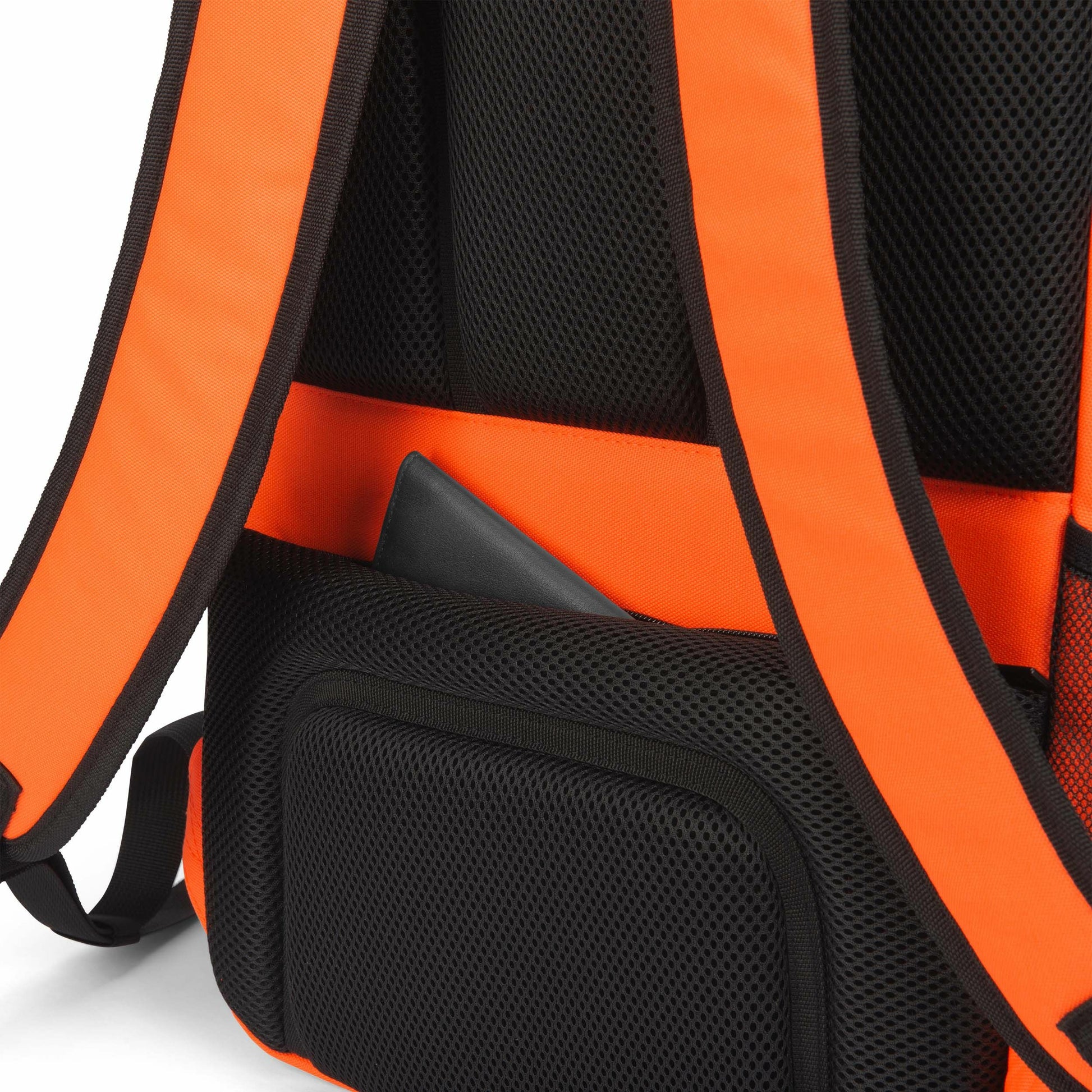 DICOTA P20471-18 – Notebook-Rucksack – für 16" Notebook, 24 l, rPET, schwarz/grau/orange