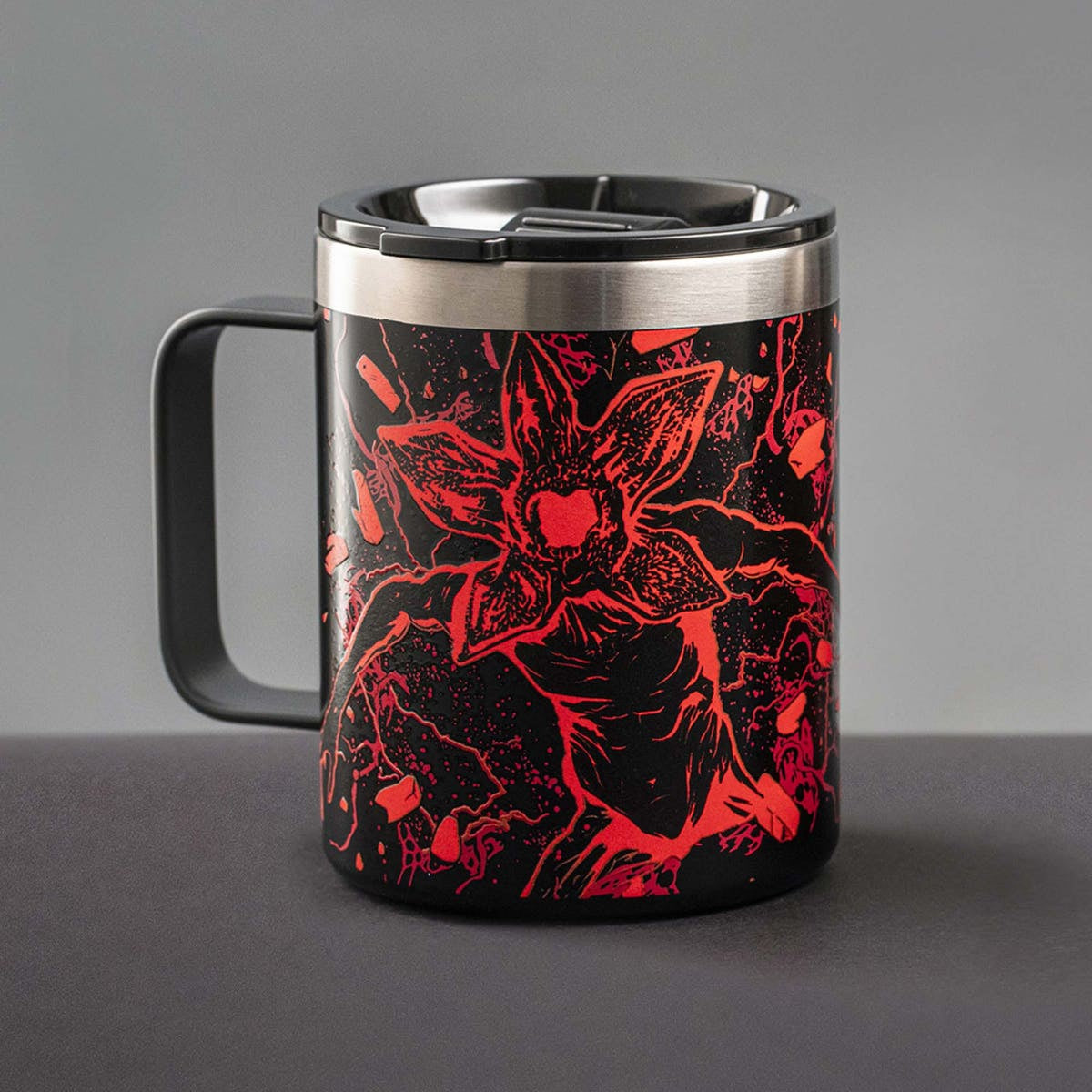 Bialetti Stranger Things Thermobecher 420 ml – doppelwandig, Edelstahl, mit Griff, schwarz/rot