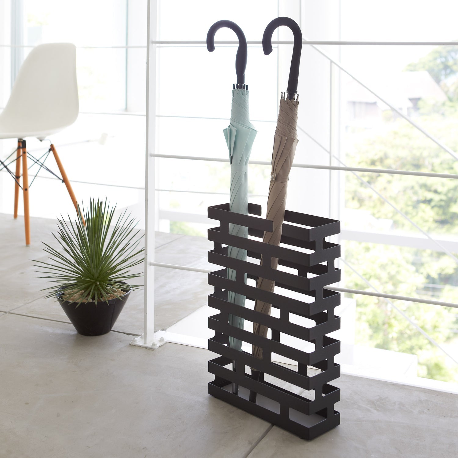 Yamazaki Schirmständer – Stahl, Schwarz, 30 × 10 × 43 cm