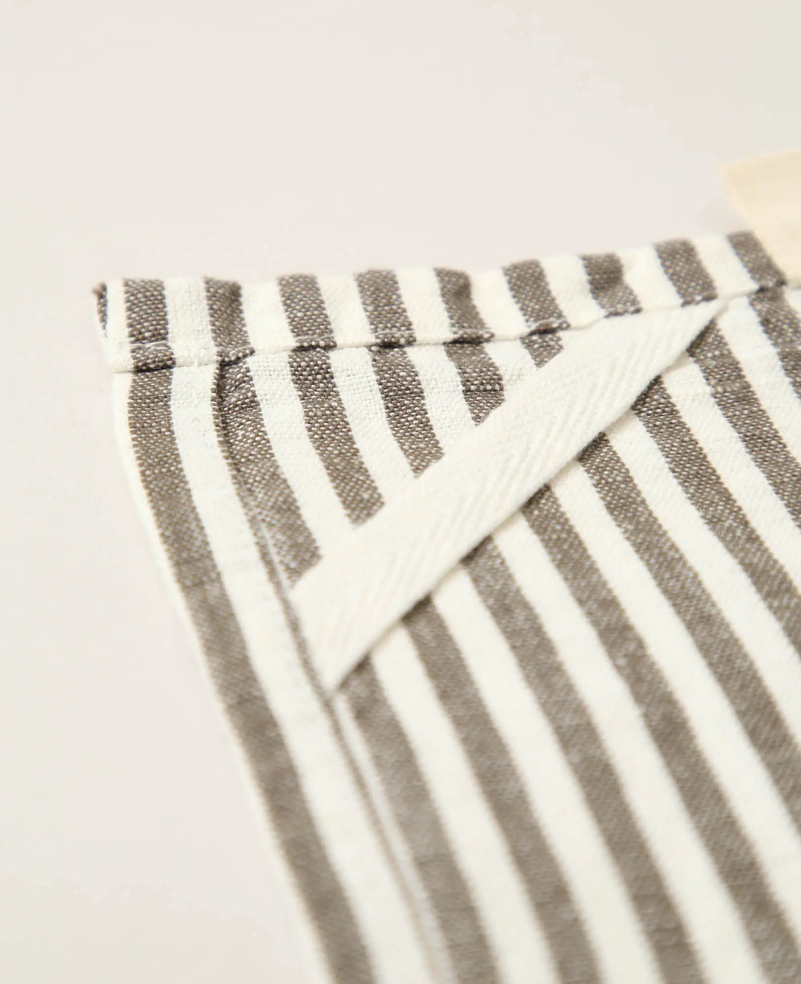 Esmée Küchentuch Louis – Grau, Weiss – 45 × 70 cm – Leinen/Bio-Baumwolle – 1 Stk.