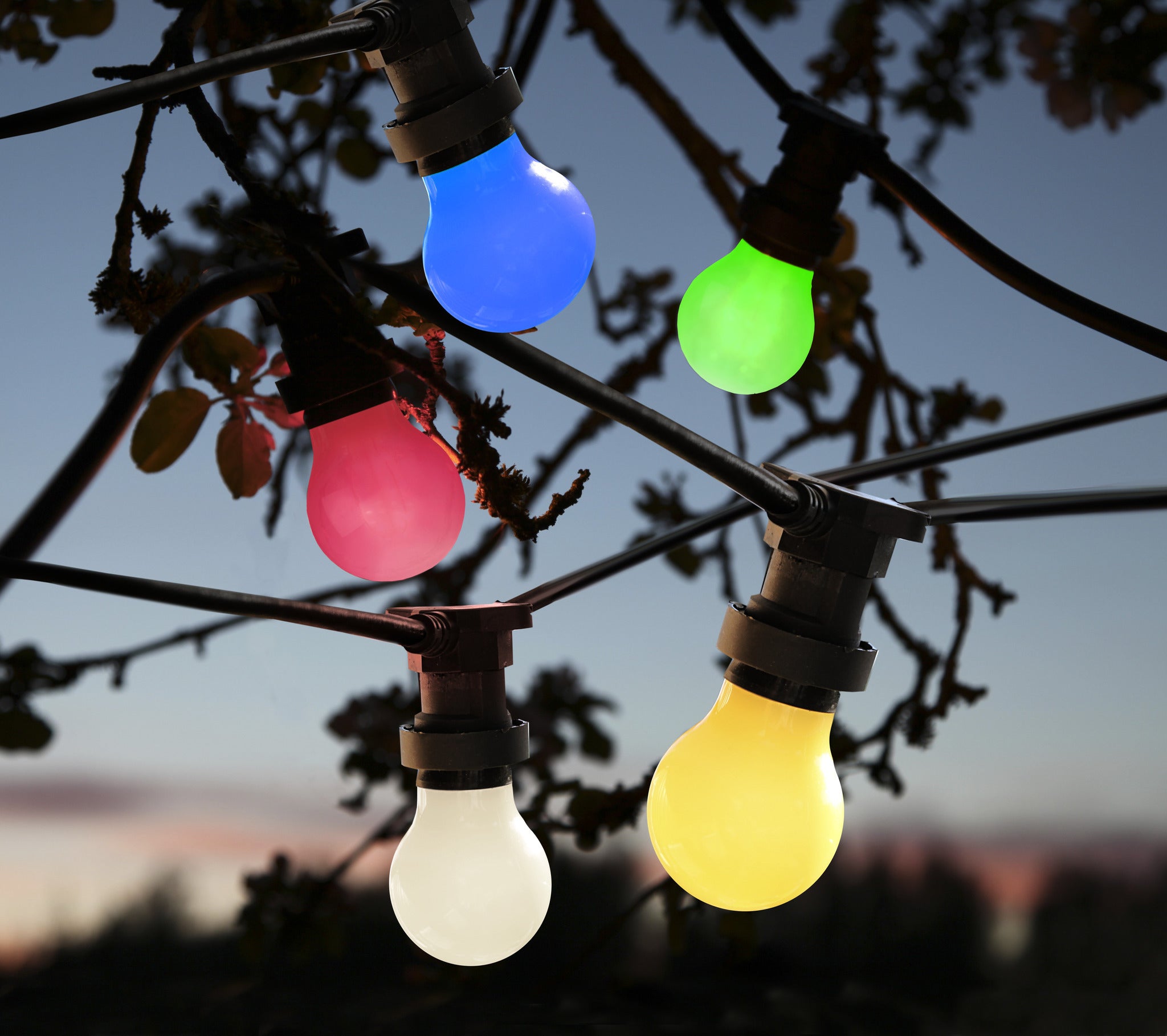 M. Schönenberger Schönenberger Lichterkette 87.7001.10-2 – 10 m – 10 W – Mehrfarbig – IP44 – Netzbetrieb – Schwarz