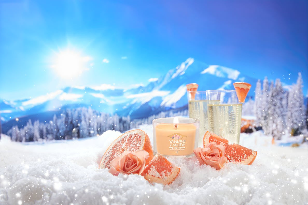 Yankee Candle Slopeside Spritz – Duftkerze, Votivkerze im Glas, 10 h