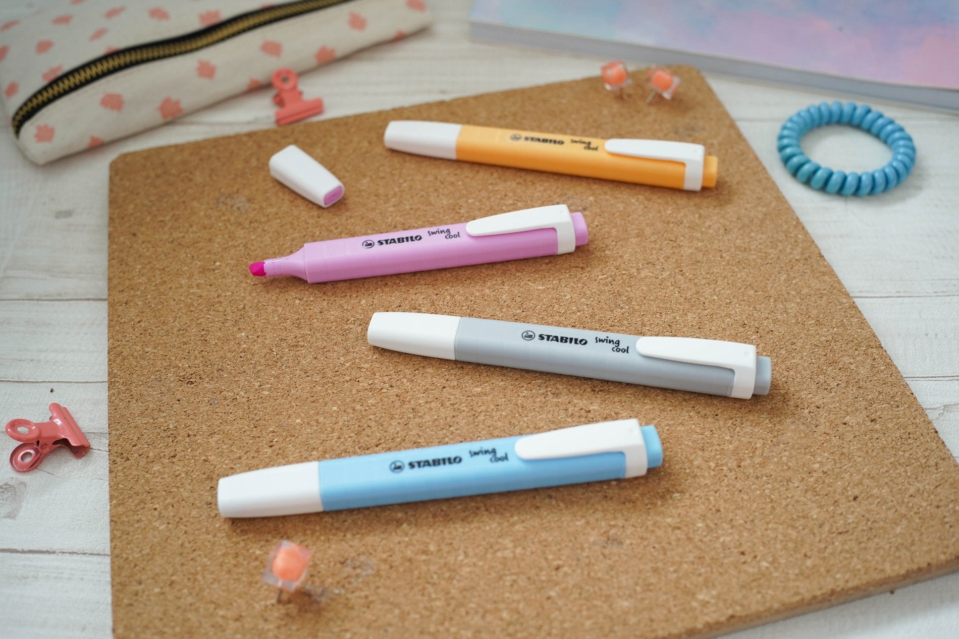 STABILO swing cool Textmarker Set 8 Pastellfarben – Keilspitze, 1–4 mm