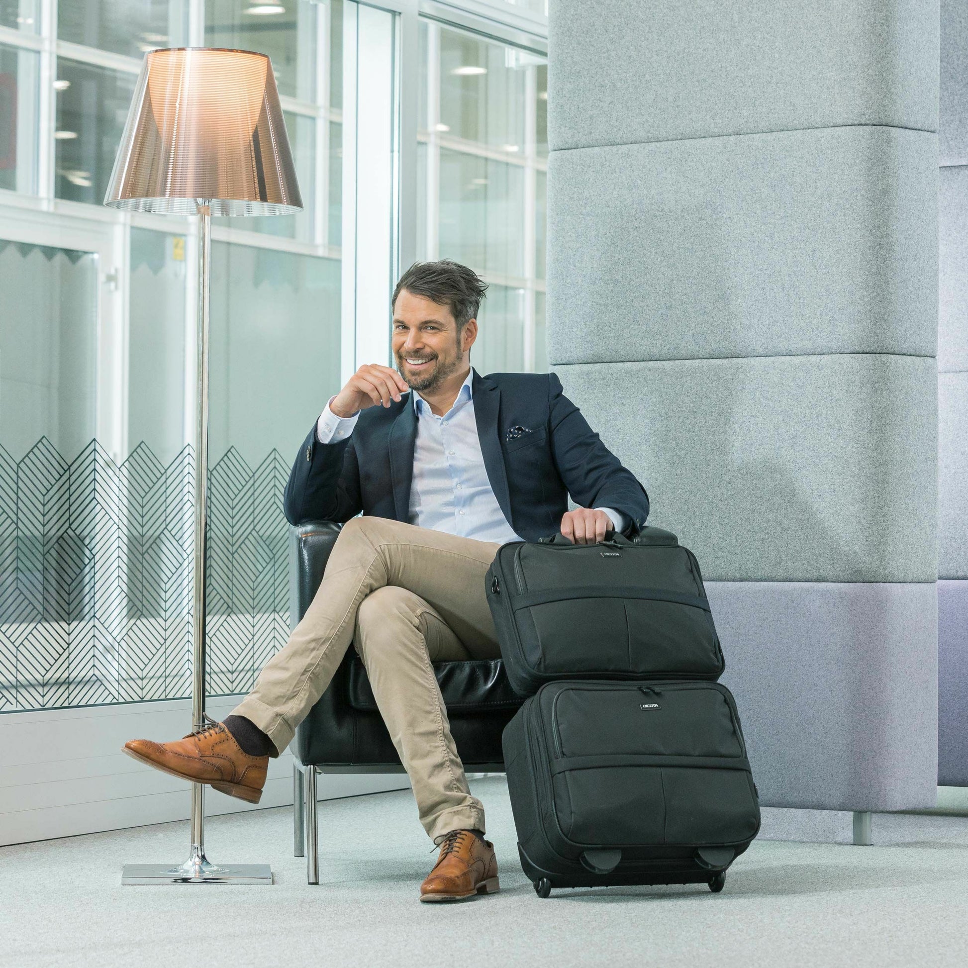 DICOTA Notebook-Tasche für Notebooks bis 15,6" – mit 2 Rollen, verschliessbar – Schwarz