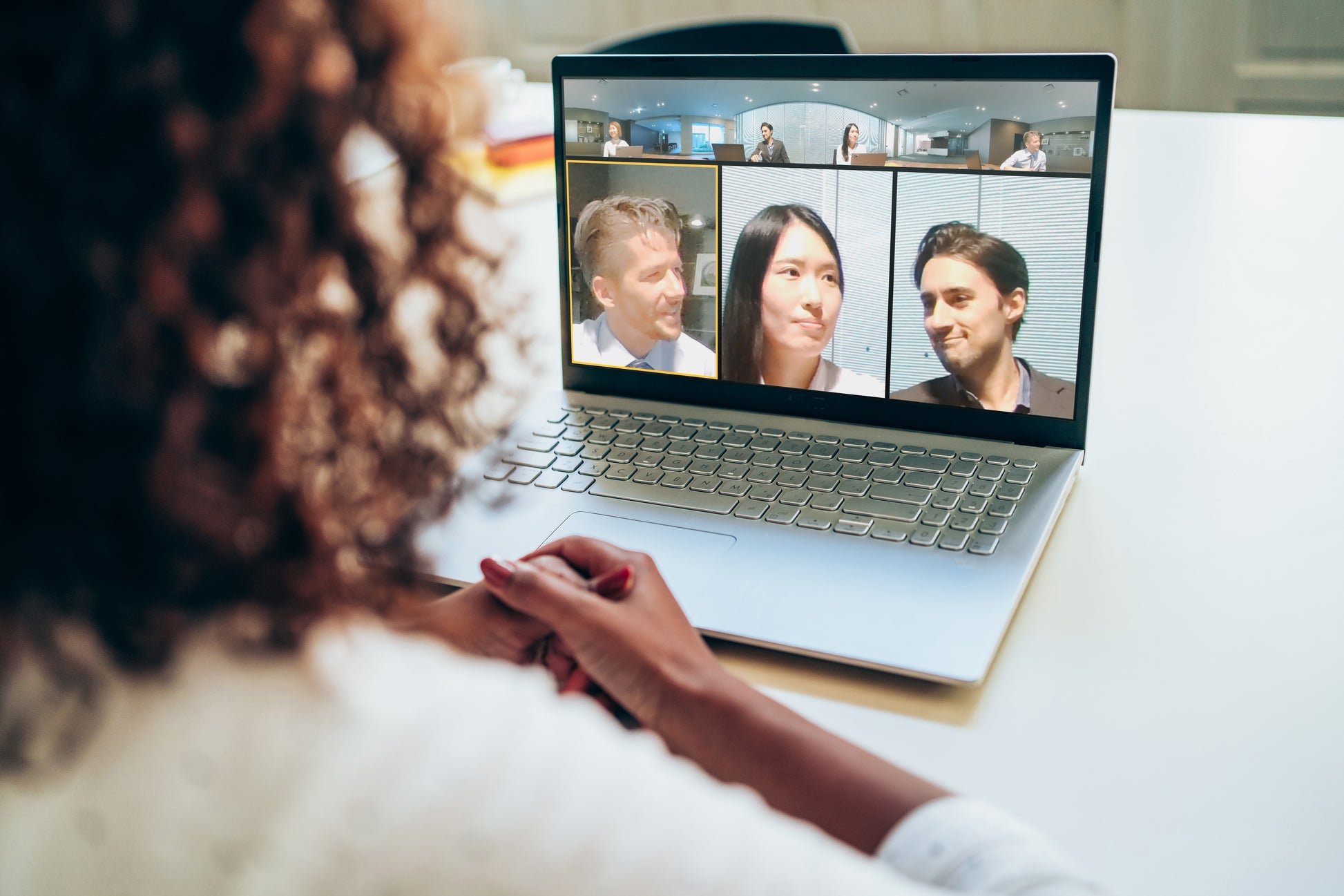Ricoh Meeting 360 V2 – 360° Konferenzkamera – Full HD, 360°, Mikrofon/Lautsprecher, USB-C, USB, LAN (RJ45)