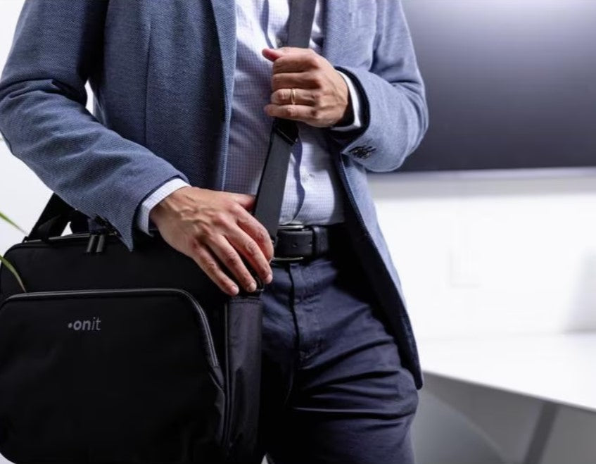 ONIT Notebook-Tasche für bis 13,3" – Trolley-Band, Dokumentenfach – Schwarz
