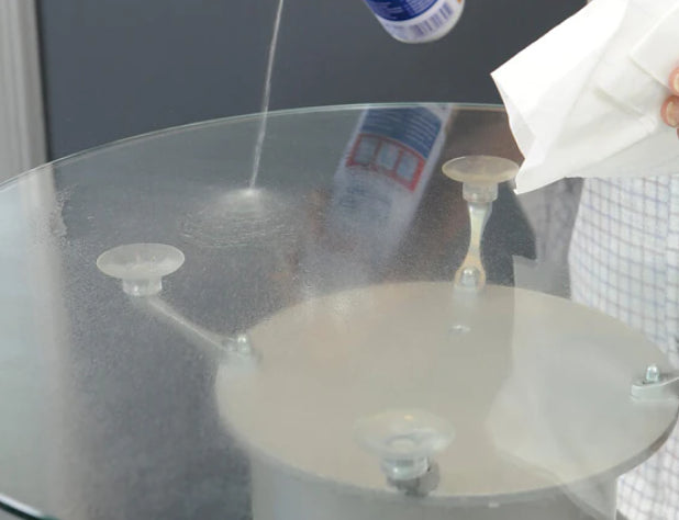 TESA Kleber-/Etikettenentferner für Glas, Metall, Kunststoff – Spraydose (Aerosol) – 500 ml