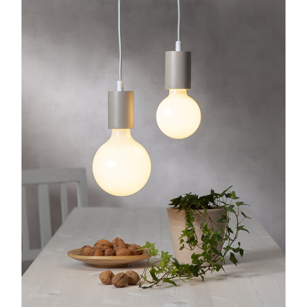 Star Trading LED-Leuchtmittel E27 Globe (G125) – Warmweiss 2700 K, 800 lm, 7,5 W – Transparent