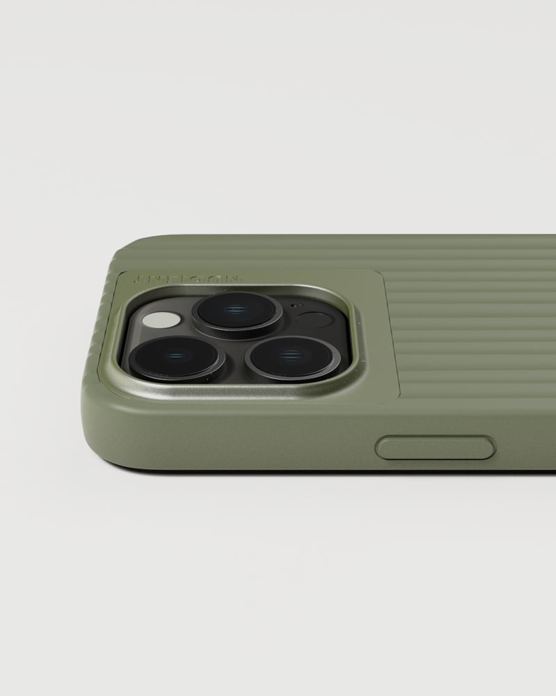 Nudient – Backcover – für Apple iPhone 15 Pro – olive – PC