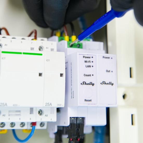 Shelly Pro 3EM – Energiezähler – 3-Phasen, 63 A, 3 CT, LAN/WLAN, DIN-Schiene