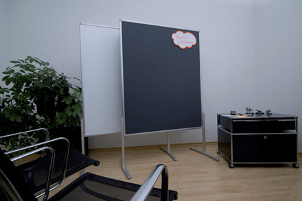 Franken Pinnwand – Filz, Alurahmen – 120 × 150 cm, Grau, PRO