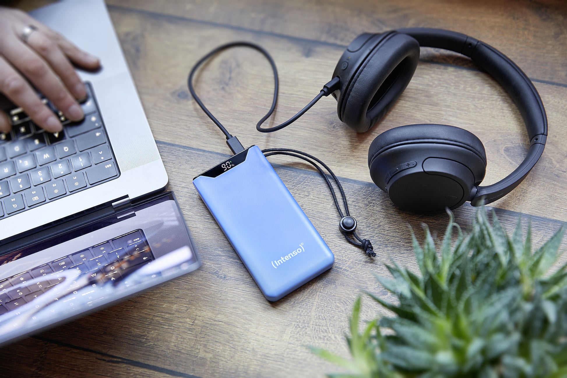 Intenso F10000 Powerbank 10'000 mAh – 20 W PD, 1× USB-C, 1× USB-A, Blau