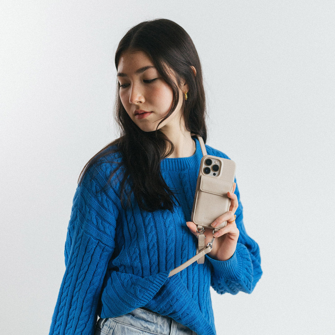 Urbany's Urbanys – Halskette-Hülle – für Apple iPhone 16 Plus – Beach Beauty – Recycling-Leder, mit Kartenfach