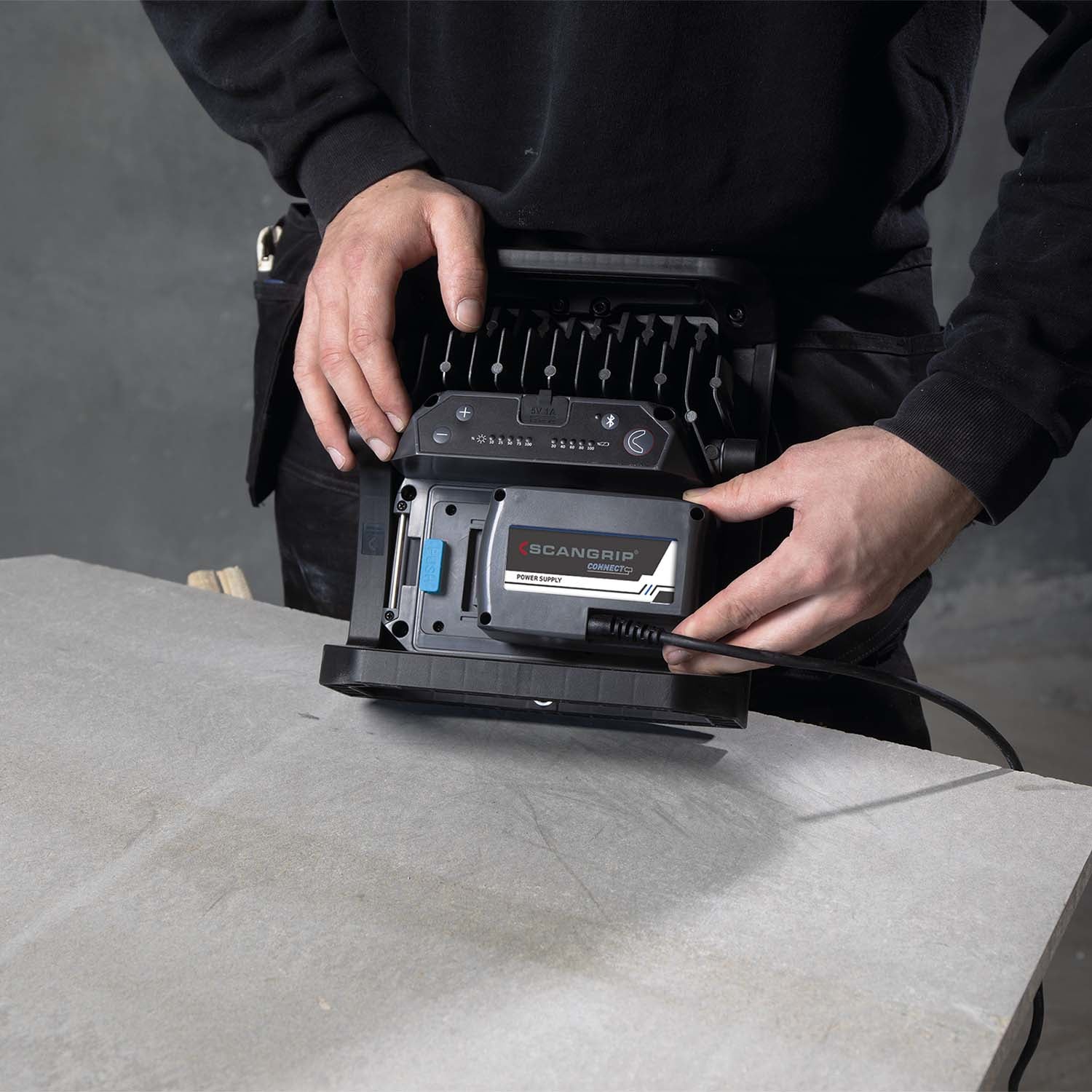 SCANGRIP Arbeitsleuchte Nova 4 Connect – 4000 lm, 30 W, IP65, Akku/Netz, dimmbar – Schwarz