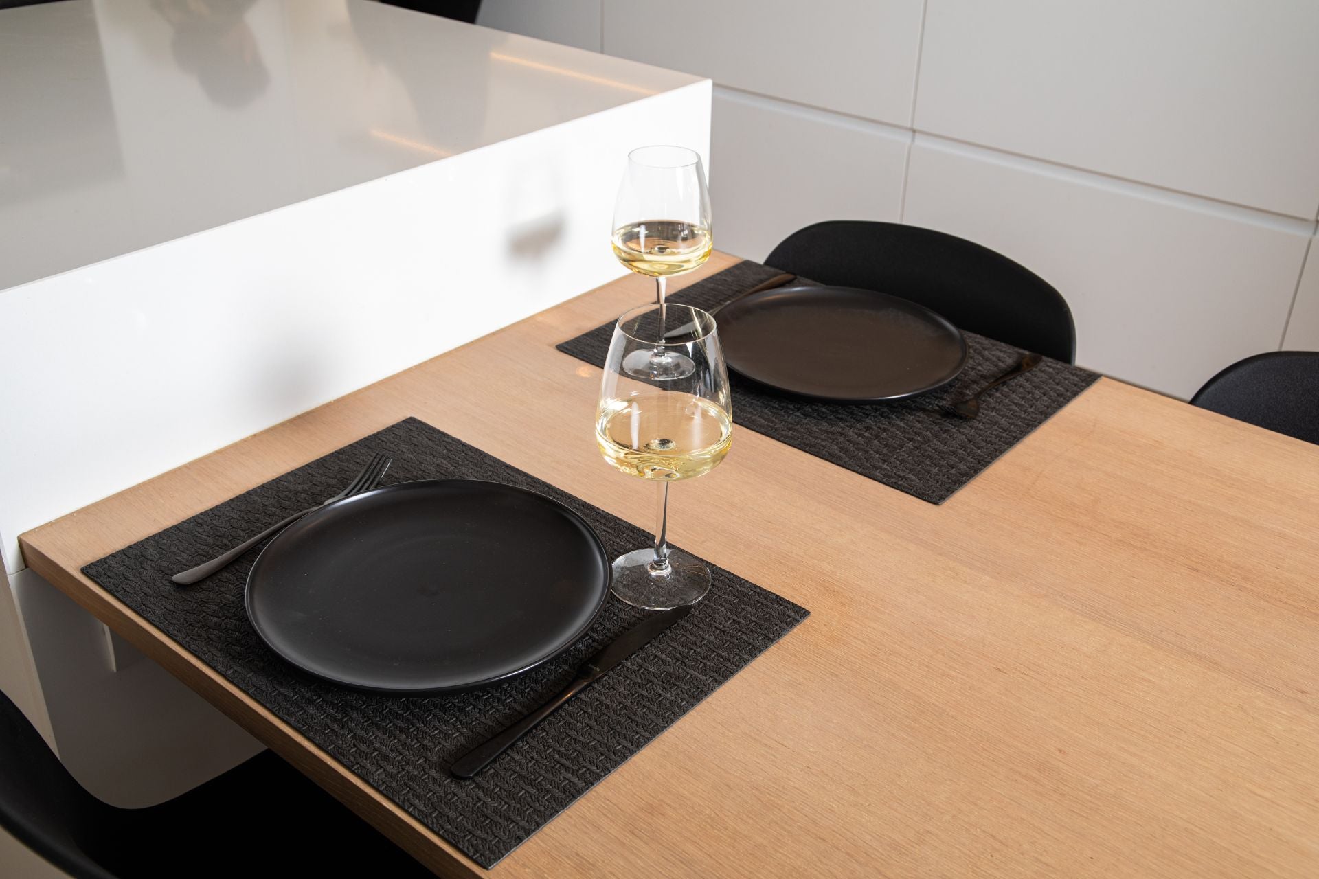 Tiseco Tischset ARBIN – Kunstleder (PU), Dunkelgrau, 45 × 33 cm