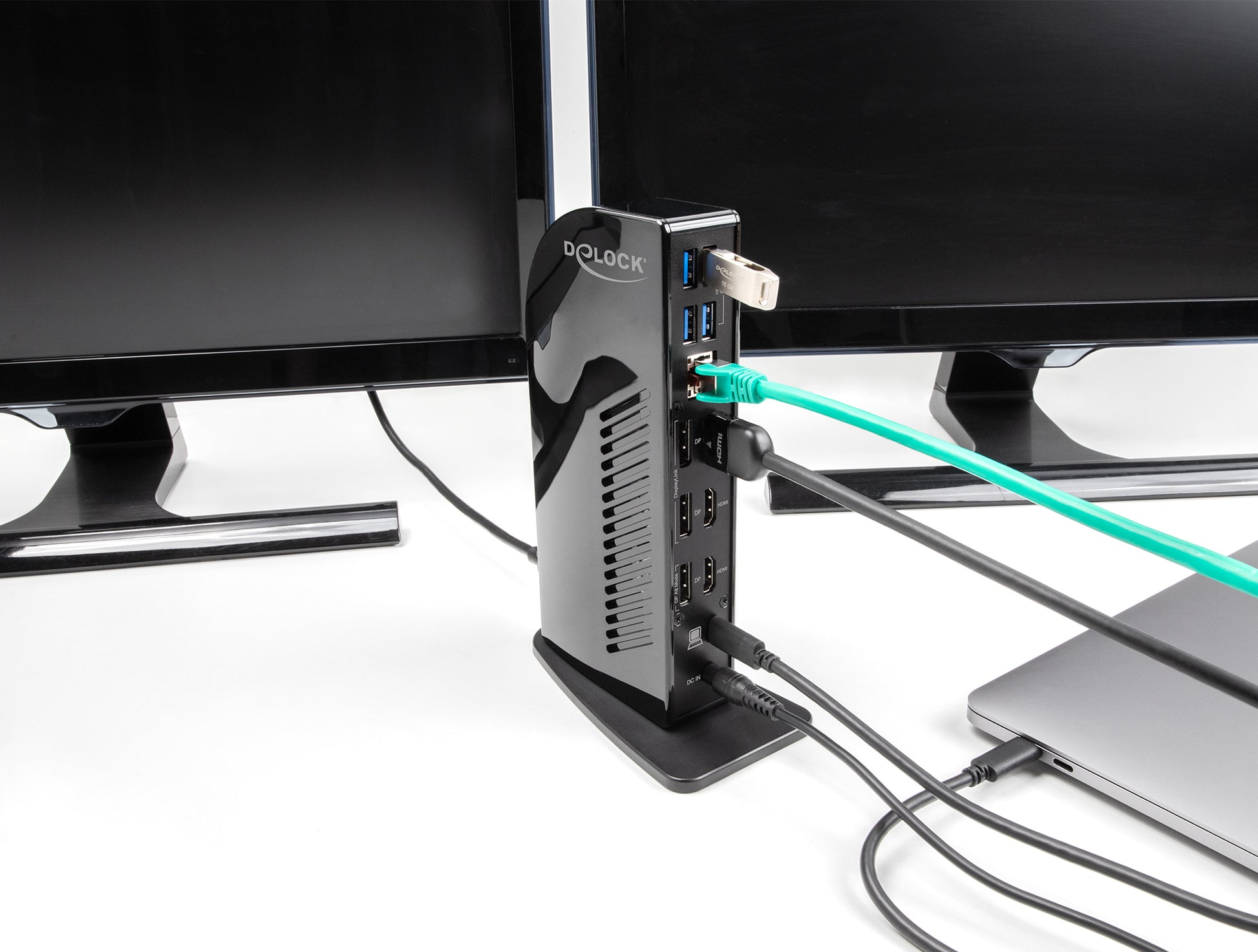 DeLOCK Dockingstation – USB-C, 3× DP, 3× HDMI, 4× USB-A, 96 W PD, GbE, SD, 3,5 mm Audio, für Windows/Mac