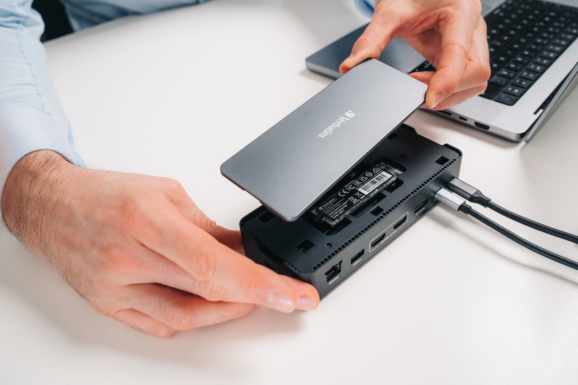 Verbatim CDS-15SSD Dockingstation – USB-C, DP, 2× HDMI, 3× USB-A, 100 W PD, GbE, 256 GB SSD, für Windows/Mac