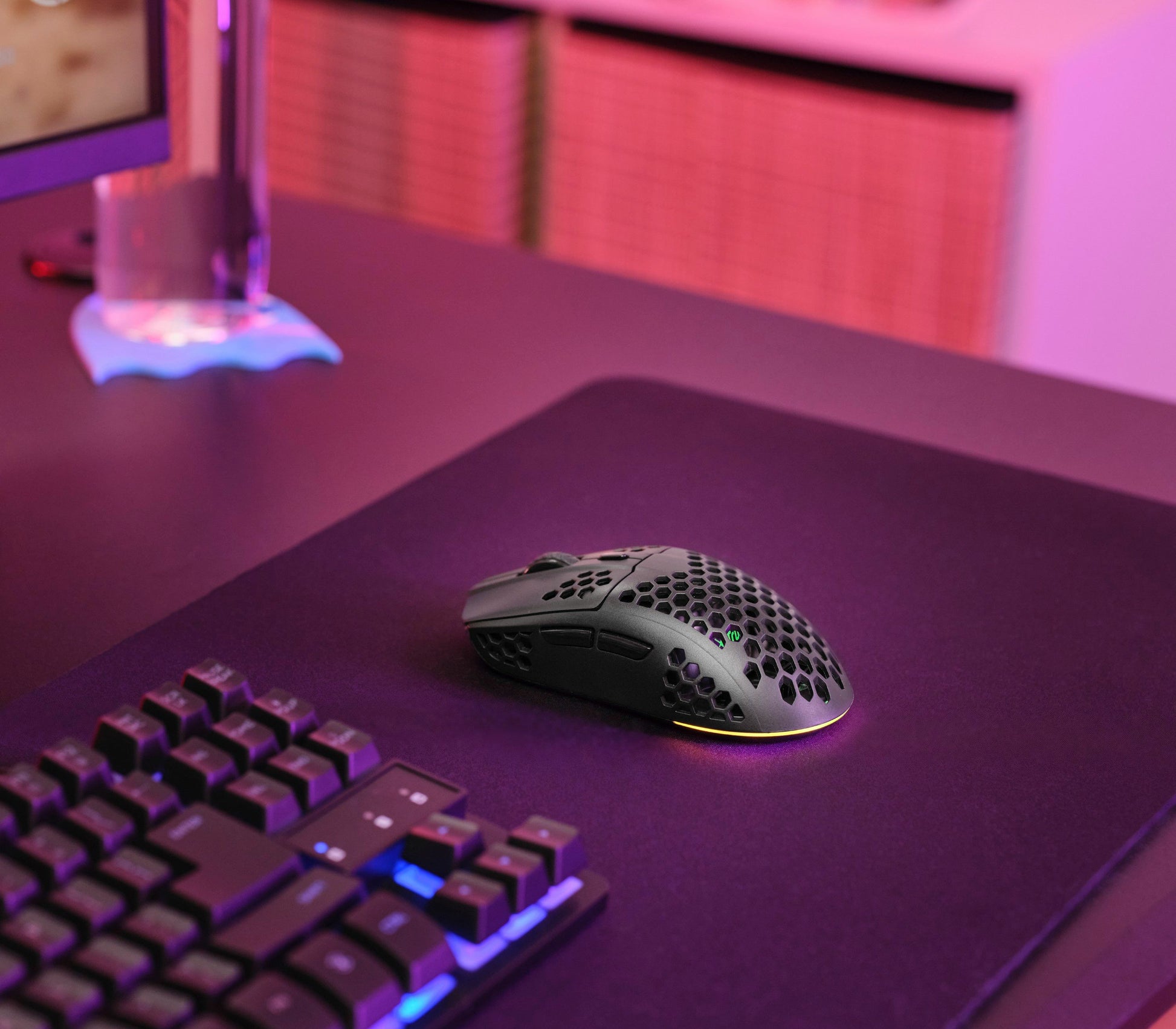 Trust GXT929 Helox – Gaming-Maus – Kabellos (2,4 GHz), 4800 DPI, RGB-Beleuchtung, rechts