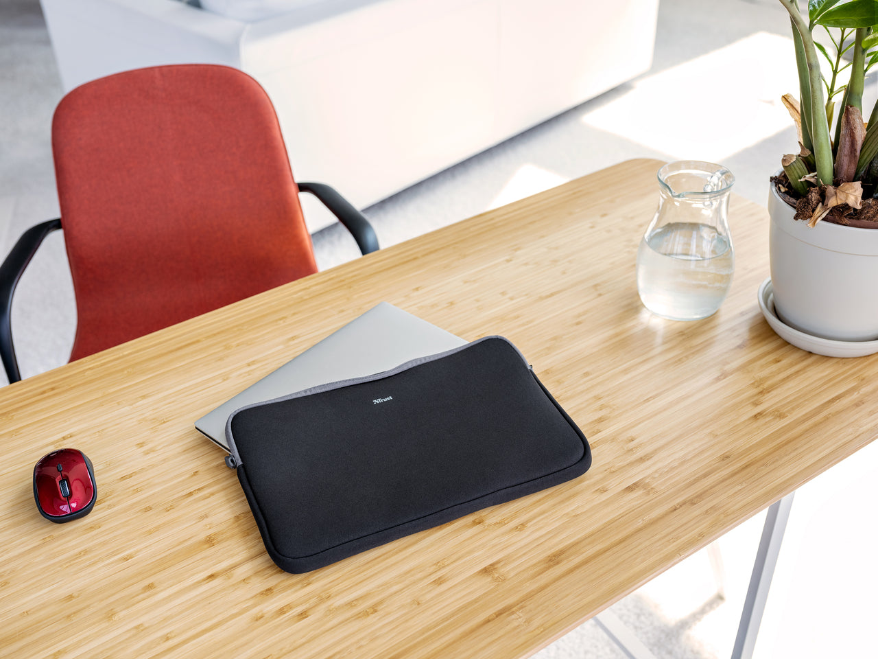 Trust Primo Soft Sleeve Notebook-Schutzhülle für Notebooks und Tablets bis 11,6" – Schwarz