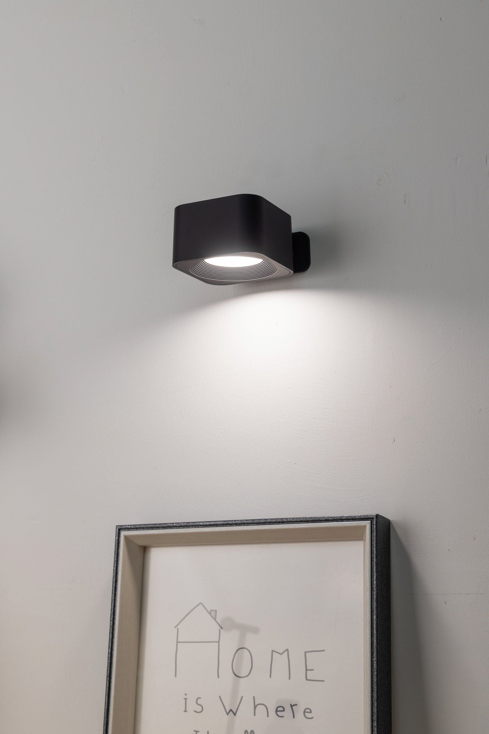 EGLO Wandleuchte Muraglie – Ø 7,5 × 4,5 cm, 140 lm, 5 W, 2700–6500 K, dimmbar, Touch, Akku, USB, schwarz