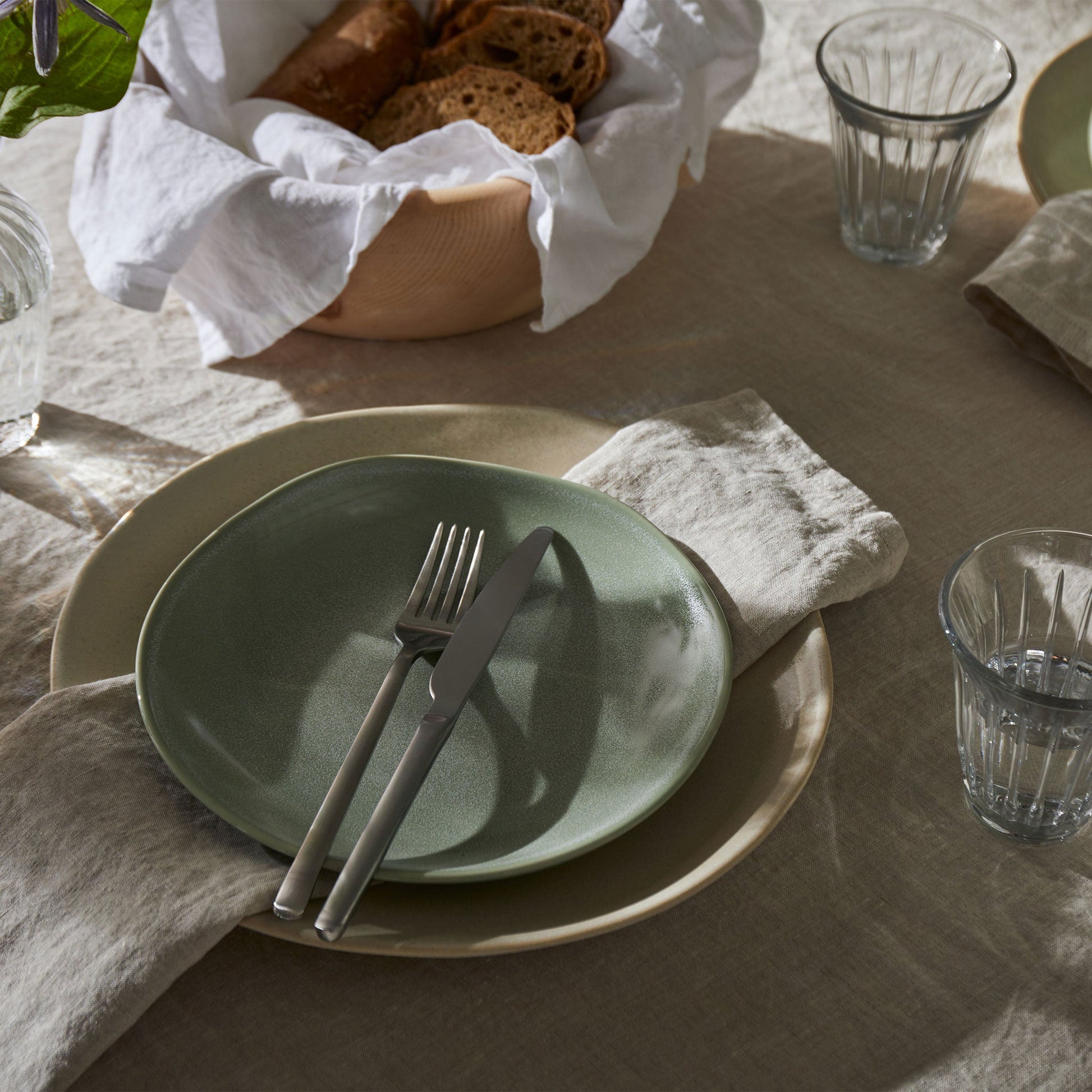 URBANARA Capela Speiseteller – Steingut, beige, Ø 28,0 cm, handgefertigt, spülmaschinenbeständig, 4 Stück