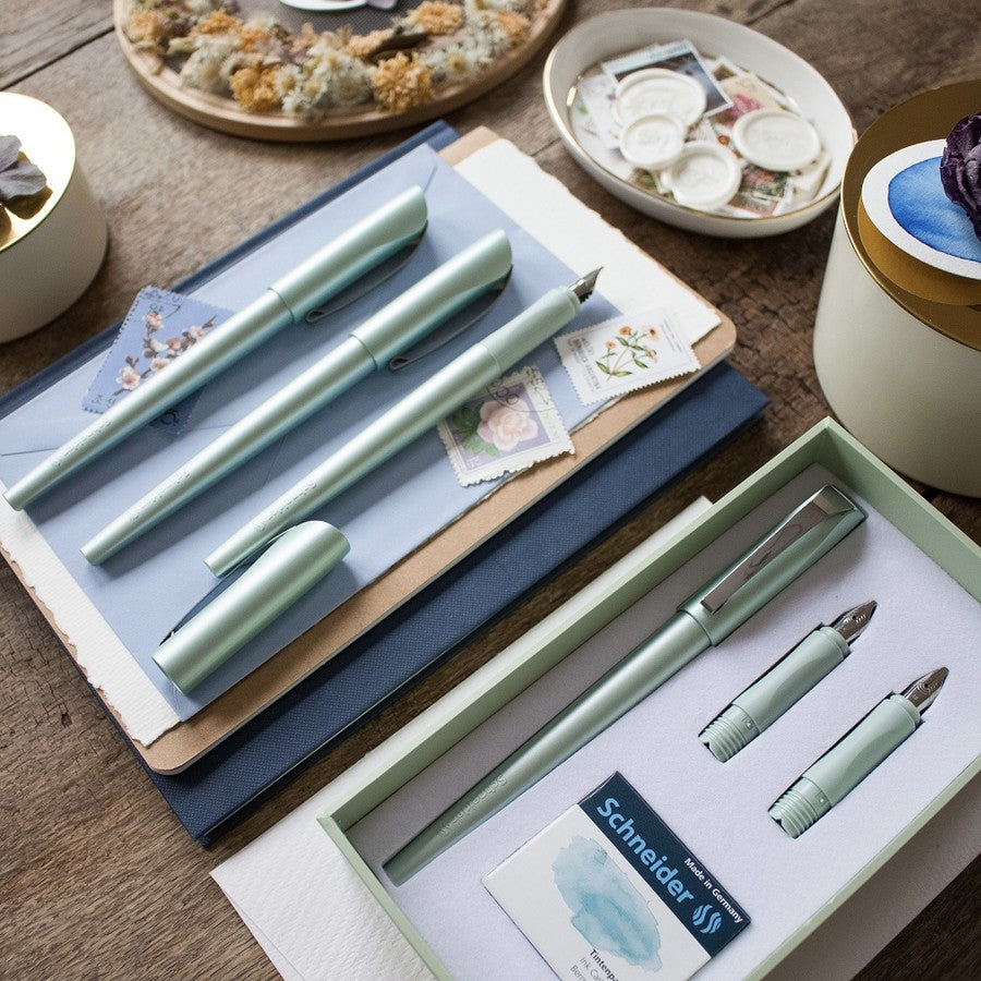 Schneider AG Schneider Callissima Kalligrafie Set – Bandzug 1,1/1,5/1,8 mm – für Rechts- & Linkshänder – Mint, Bermuda Blau