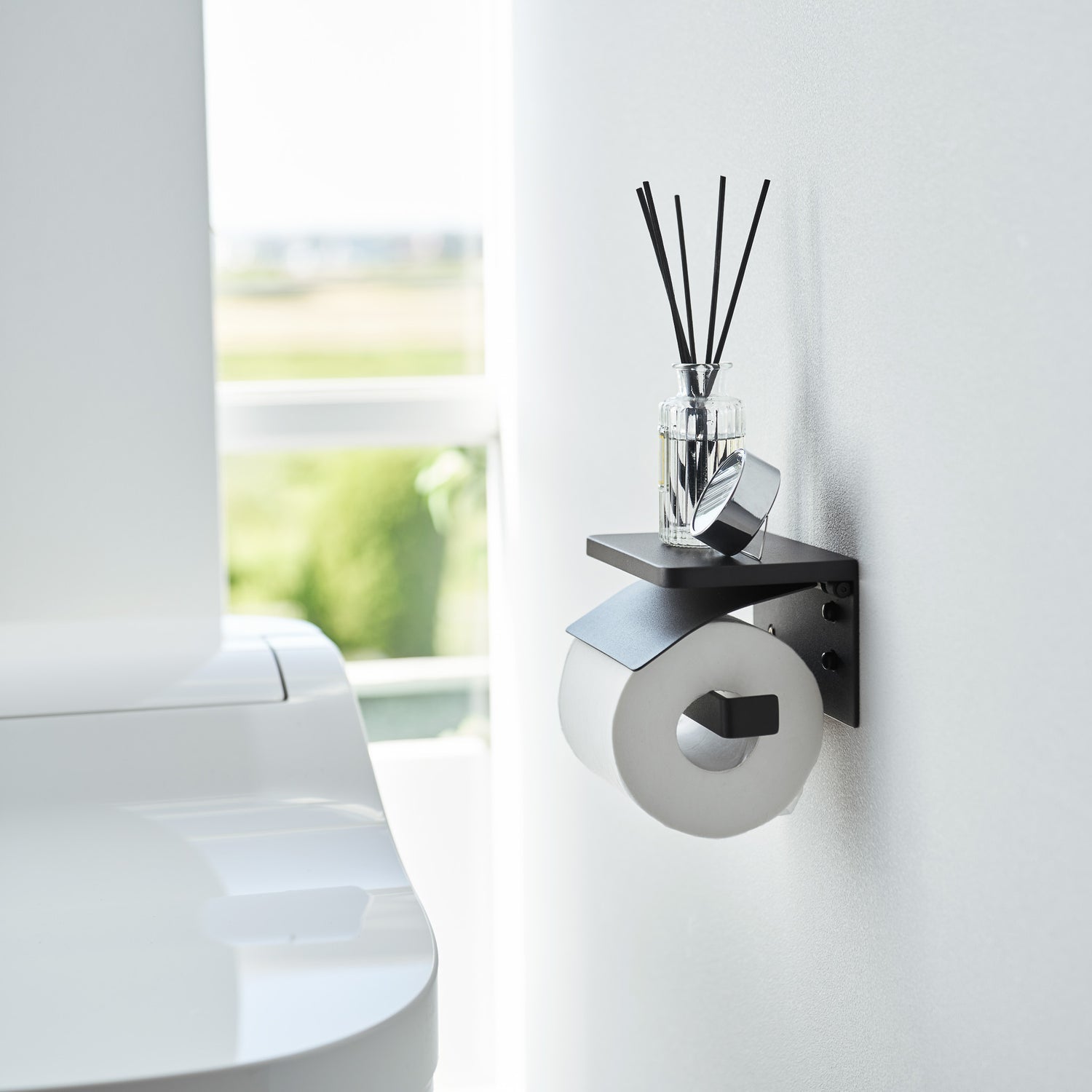 Yamazaki Toilettenpapierhalter – Stahl, Schwarz, Wandmontiert, 14 × 12 × 8.5 cm
