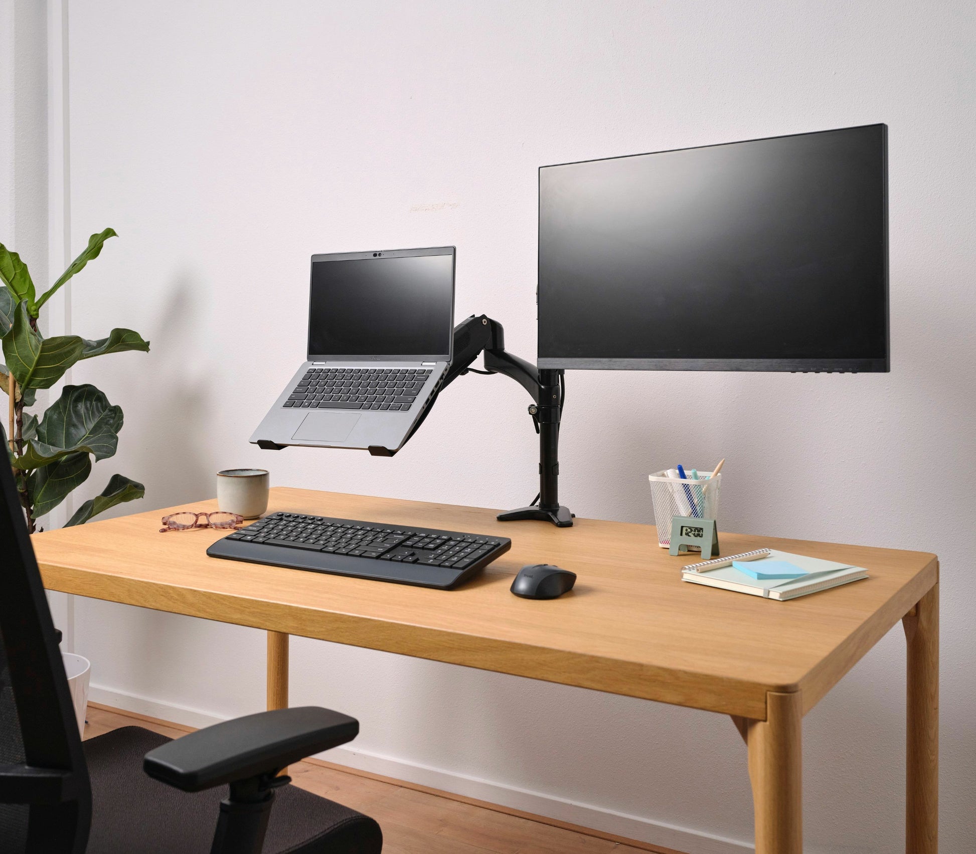 Trust Monta – Monitorarm, Dual, Tischklemme, bis 32", VESA 75 × 75/100 × 100 mm, 16 kg, höhenverstellbar