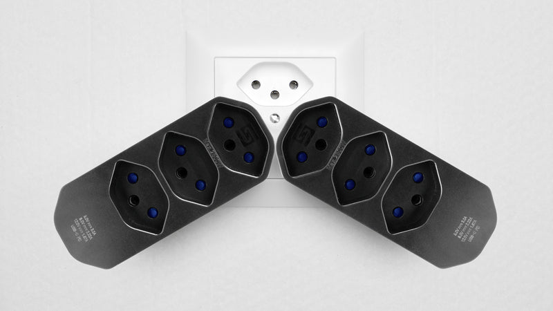 Steffen Steckdosenleiste, 4×T13, 1×USB-C, ohne Schalter, abgewinkelter T12-Stecker, 42×75×110 mm – schwarz