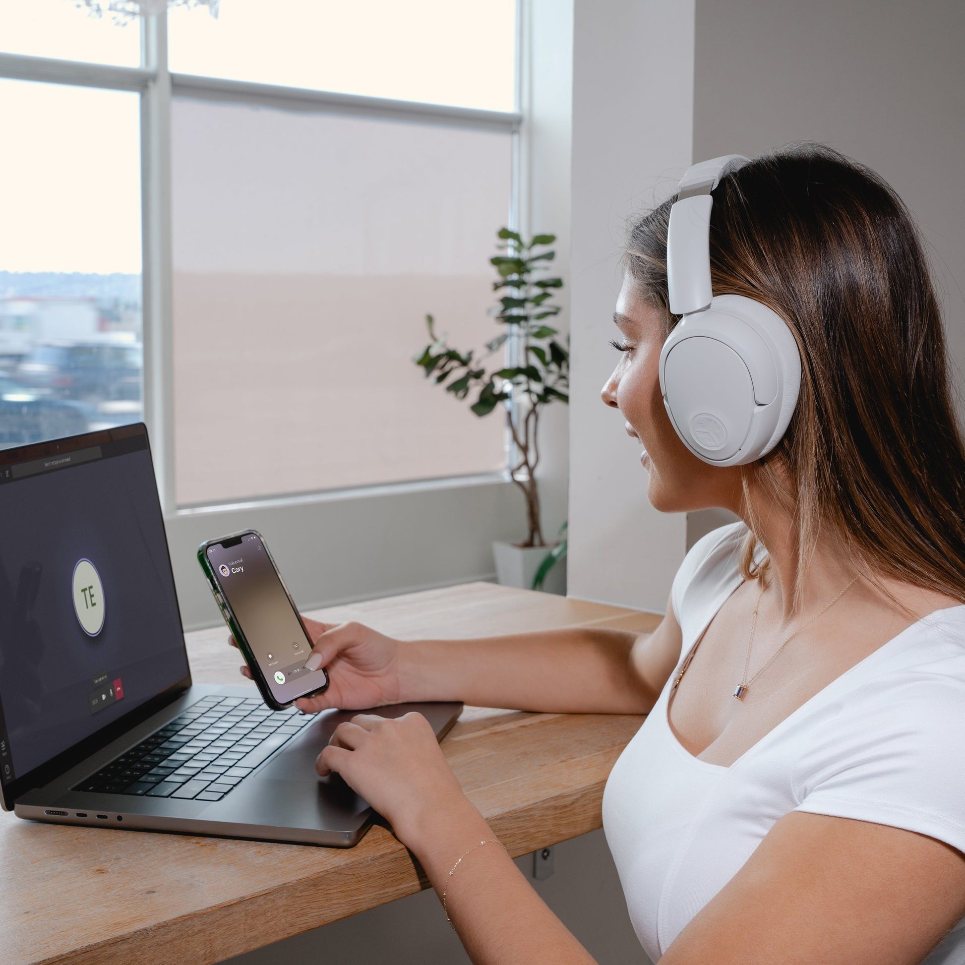 JLab JBuds Lux – Over-Ear Headset – Bluetooth, ANC – Weiss – bis 70 h