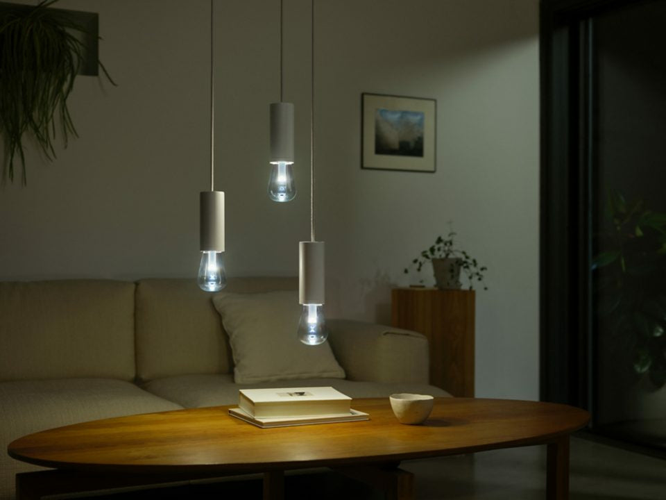 Philips Hue LED LG ST72 E27 – Zigbee, Bluetooth – dimmbar – 2000–6500 K – 500 lm 6,8 W – transparentes Glas