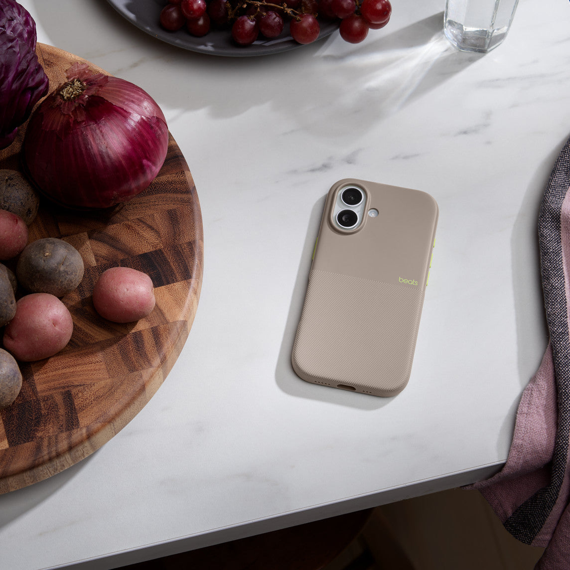 Apple Backcover – für Apple iPhone 17 – beige – TPU, MagSafe-kompatibel, mit Kameraschutz