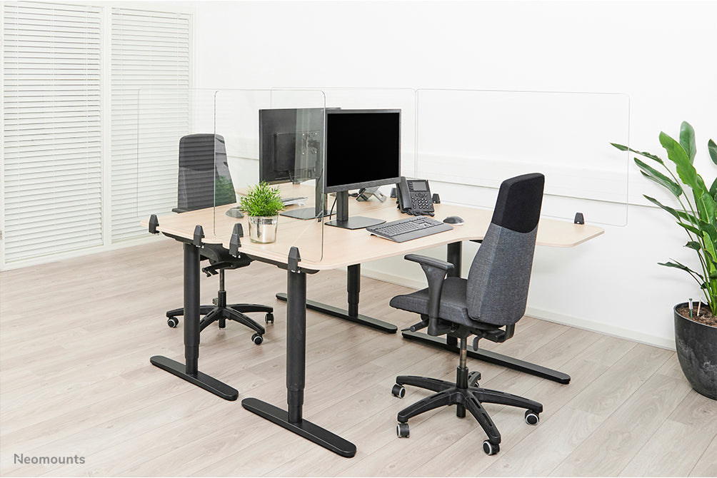 Neomounts Hygieneschutzschild – 1'200 × 650 mm, transparent, mit Montageset, für Tischplatten 0–25 mm
